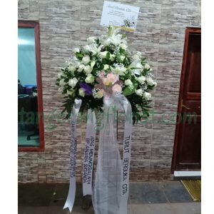 Bunga Standing Solenne Bianco di Tangerang